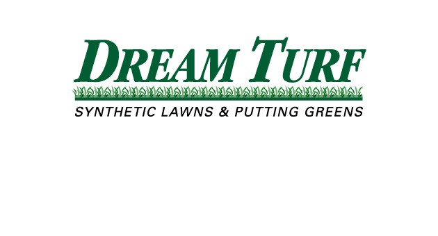 Synthetic lawn and putting green installer